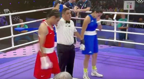 Italy's Angela Carini loses match to biological male, Algerian boxer Imane Khelif (video screenshot)