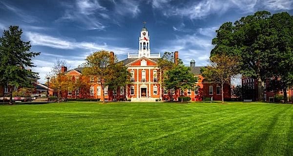 Phillips Exeter Academy in Exeter, New Hampshire (Image by David from Pixabay)