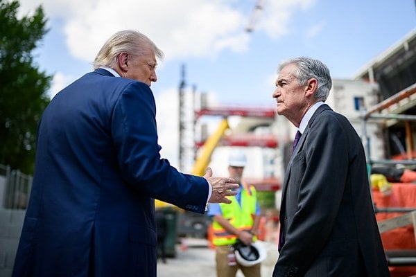 President Donald Trump speaks to Fed Chair Jerome Powell during a tour of the Federal Reserve in Washington, D.C., Thursday, July 24, 2025. (Official White House photo by Daniel Torok)