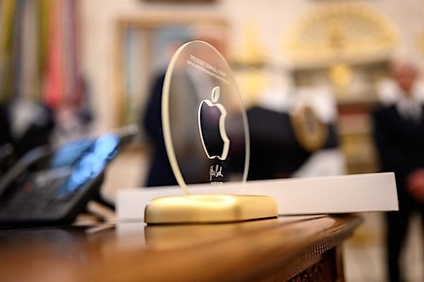 President Donald Trump delivers remarks alongside Apple CEO Tim Cook, announcing a $100 billion investment in the U.S., Wednesday, August 6, 2025, in the Oval Office. (Official White House photo by Daniel Torok)