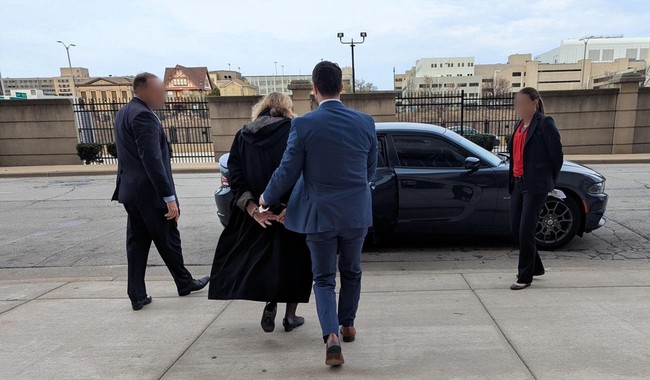 Federal Judge Refuses to Drop Charges Against Milwaukee Judge Who Thwarted ICE – RedState