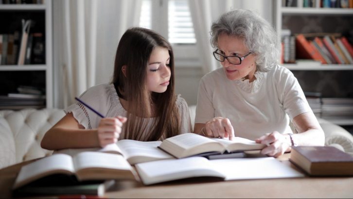 Older career woman calls Dennis Prager show to warn young women about marriage