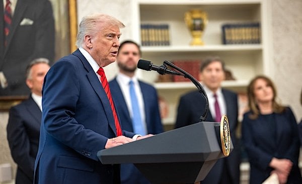 President Donald Trump participates in the swearing-in ceremony for Senior Adviser and Special Envoy Steve Witkoff, Tuesday, May 6, 2025, in the Oval Office. Vice President JD Vance attends. (Official White House photo by Emily J. Higgins)