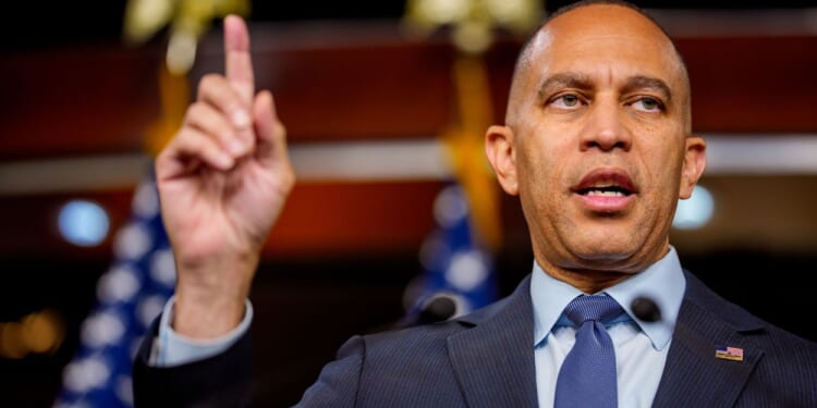 Jeffries Backs Mamdani for NYC Mayor