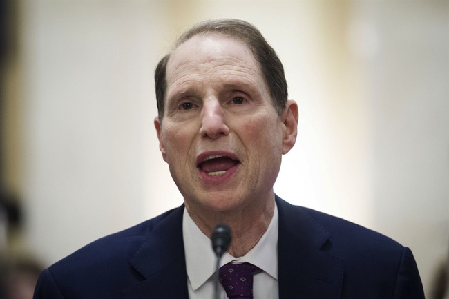 Ron Wyden Takes Aim at Conservative Reporters Covering Portland, It Doesn't Go Well – RedState