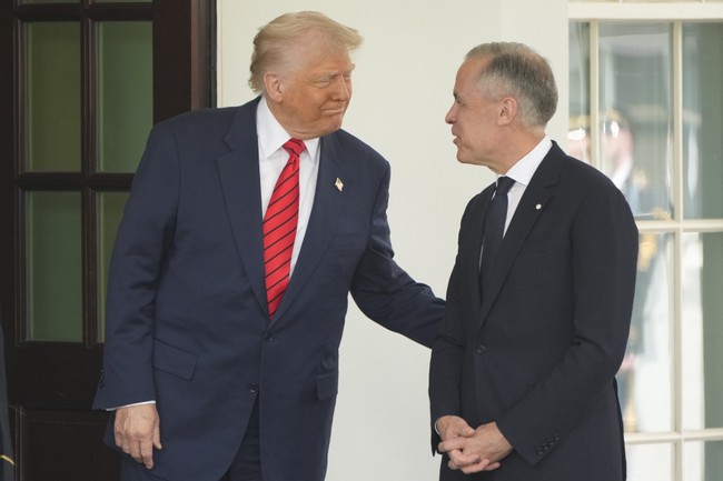 Trump on Fire, Cracks Up Canadian PM and Press During Oval Office Gathering – RedState