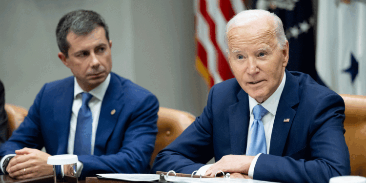 Trump stops Biden's Euro-style solution to flight delays