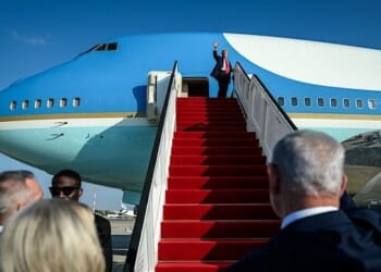 President Donald Trump bids farewell to Israeli Prime Minister Benjamin Netanyahu as he boards Air Force One at Ben Gurion International Airport in Israel, Monday, Oct. 13, 2025, en route to Sharm El Sheikh International Airport in Egypt. (Official White House photo by Daniel Torok)