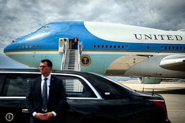 President Donald Trump disembarks Air Force One at Luke Air Force Base in Glendale, Arizona, en route to the Memorial Service for Charlie Kirk at State Farm Stadium, Sunday, Sept. 21, 2025. (Official White House photo by Daniel Torok)