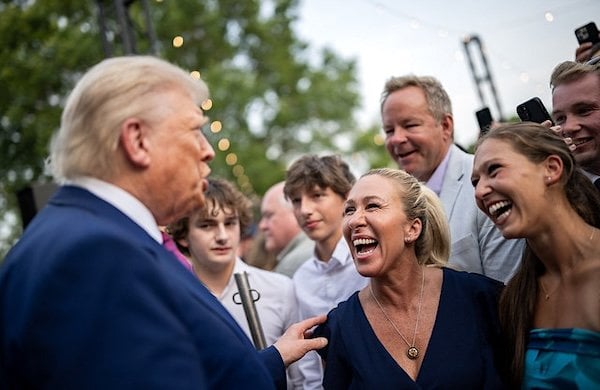 President Donald Trump and First Lady Melania Trump greet guests along the rope line at the Congressional Picnic, Thursday, June 11, 2025, on the South Lawn of the White House. (Official White House photo by Daniel Torok)