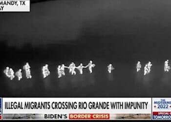 Illegal aliens cross from Mexico into Texas across the Rio Grande River in the autumn 2022. (Video screenshot)