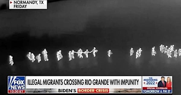Illegal aliens cross from Mexico into Texas across the Rio Grande River in the autumn 2022. (Video screenshot)