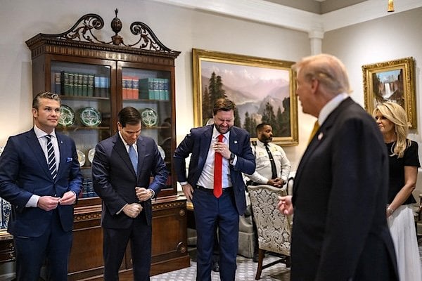 President Donald Trump and members of the U.S. delegation await the arrival of Hungarian Prime Minister Viktor Orban in the West Wing Lobby of the White House, Friday, Nov. 7, 2025. (Official White House Photo by Mollly Riley)