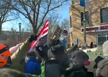 Chaos in Minneapolis after second fatal federal agent-involved shooting (video screenshot)