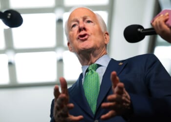 Senator Introduces Resolution Backing Trump’s Venezuela Action