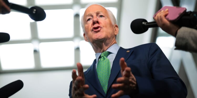 Senator Introduces Resolution Backing Trump’s Venezuela Action