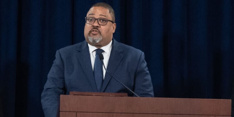 Bragg Won't Charge Assault Charge in NYC Anti-Police Snowball Skirmish