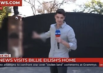 Ben Leo of GB News outside of Billie Eilish's home in Los Angeles (Video screenshot)
