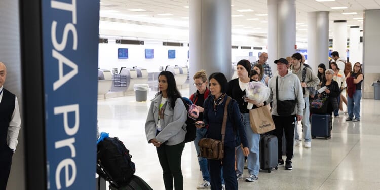 Christian Nonprofit Supports TSA Agents During Shutdown