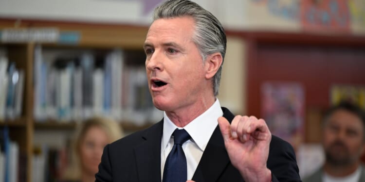 DOJ Probes Men in Women's Prisons in 2 States