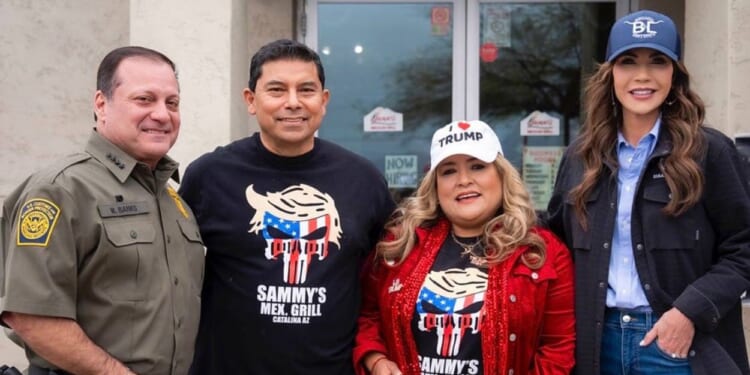 Immigrant-Owned Arizona Restaurant Defies 'ICE Out' Protest