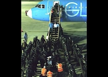 Violent gang members deported from the United States arrive in El Salvador on Saturday, March 15, 2025 (Video screenshot)
