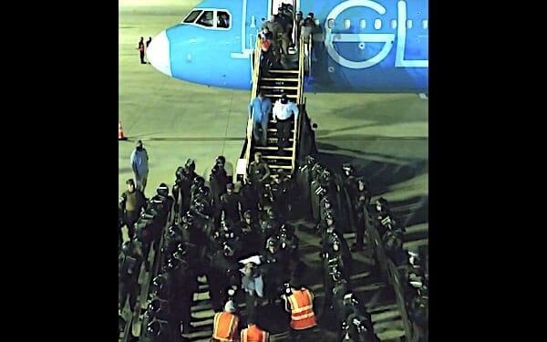 Violent gang members deported from the United States arrive in El Salvador on Saturday, March 15, 2025 (Video screenshot)
