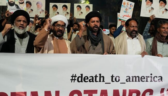 Pro-Khamenei Pakistanis Storm U.S. Consulate, Quickly and Violently Find Out – RedState