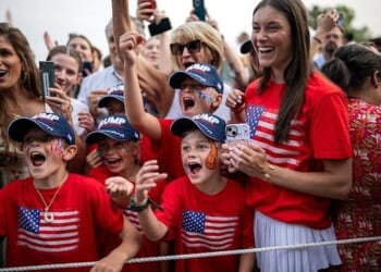 President Donald Trump and First Lady Melania Trump greet guests along the rope line at the Congressional Picnic, Thursday, June 11, 2025, on the South Lawn of the White House. (Official White House photo by Daniel Torok)