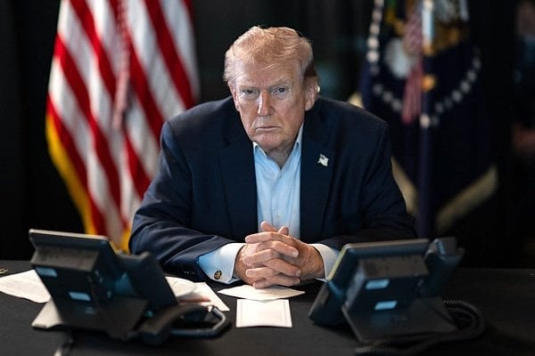 President Donald J. Trump oversees Operation Epic Fury at Mar-a-Lago, in Palm Beach, Florida, Sunday, March 1, 2026. (Official White House photo by Daniel Torok)