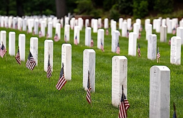 Scenes during the Memorial Day ceremony at Arlington National Cemetery Amphitheater, Monday, May 26, 2025, in Arlington, Virginia. (Official White House photo by Daniel Torok)