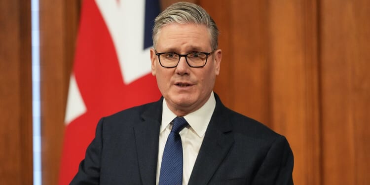 Chagos Islands Deal's Death a 'Humiliating Defeat' for Keir Starmer