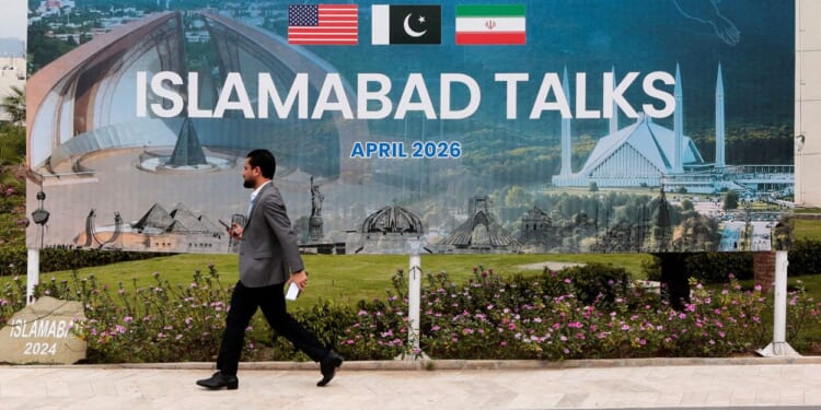 Trump Vows to Blockade Strait of Hormuz After Iran Peace Talks Stumble