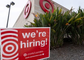 US Job Growth Accelerates by the Most in 15 Months in March