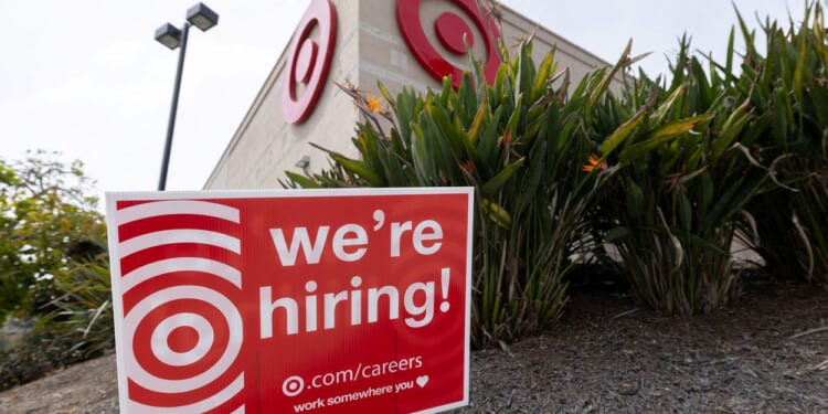 US Job Growth Accelerates by the Most in 15 Months in March