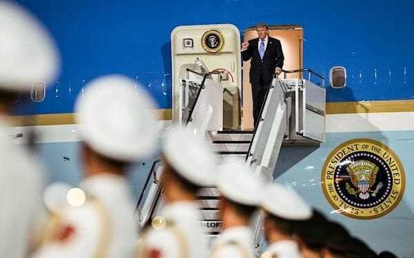 Chinese supertanker glides through Hormuz blockade as White House touts 'good' talks in Beijing * WorldNetDaily * by Daily Caller News Foundation