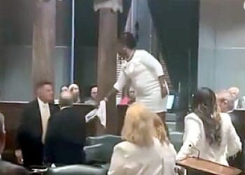 Dem senator stands on desk, fights with sergeant at arms after congressional map OK'd * WorldNetDaily * by Cristina Laila, the Gateway Pundit