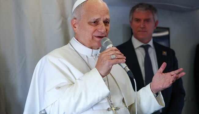 Iran Media Claims Pope Gave Their Ambassador a Special Award