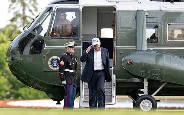 President Donald J. Trump disembarks Marine One on the South Lawn of the White House as he returns from a trip to China, Friday, May 15, 2026. (Official White House photo by Molly Riley)