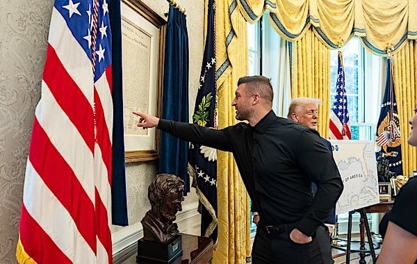 Tim Tebow points at the Declaration of Independence in the Oval Office on Tuesday, April 1, 2025 (Official White House photo)
