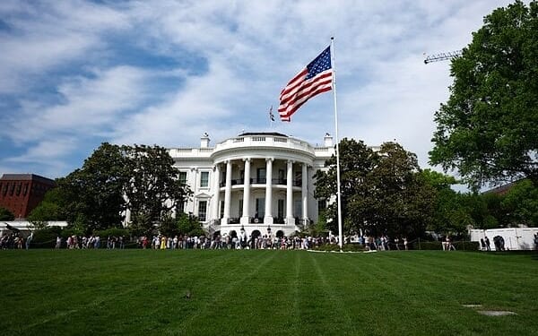 Spring Garden Tours take place on the South Lawn of the White House, Saturday, April 18, 2026. (Official White House Photo by Andrea Hanks)