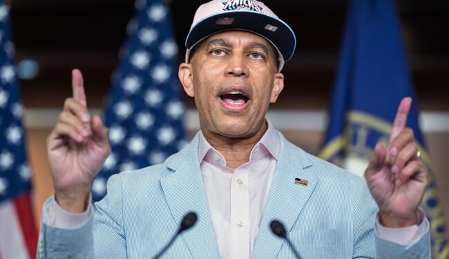 Hakeem Jeffries Files Laughable Hurt Feelings Report on Trump Attending Knicks Game, Gets Dunked – RedState