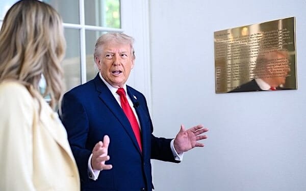 President Donald J. Trump tours the White House with Fox News host and daughter-in-law Lara Trump, Thursday, May 28, 2026. (Official White House Photo by Molly Riley)
