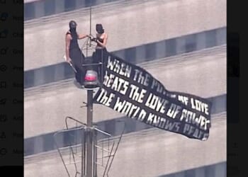 Kissing daredevils climb to top of Empire State Building spire for marriage proposal * WorldNetDaily * by Joe Kovacs