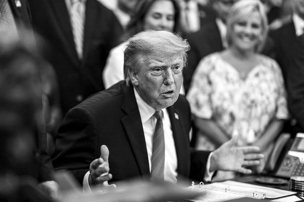 President Donald J. Trump signs the Secure America Act in the Oval Office, Wednesday, June 10, 2026. (Official White House photo by Daniel Torok)