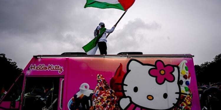 Food-truck pirates turn National Mall into a lawless mess * WorldNetDaily * by Dylan Kresak, Daily Caller News Foundation