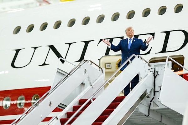 President Donald J. Trump tours the new Air Force One at Joint Base Andrews, Maryland, on Friday, June 19, 2026. (Official White House photo by Daniel Torok)