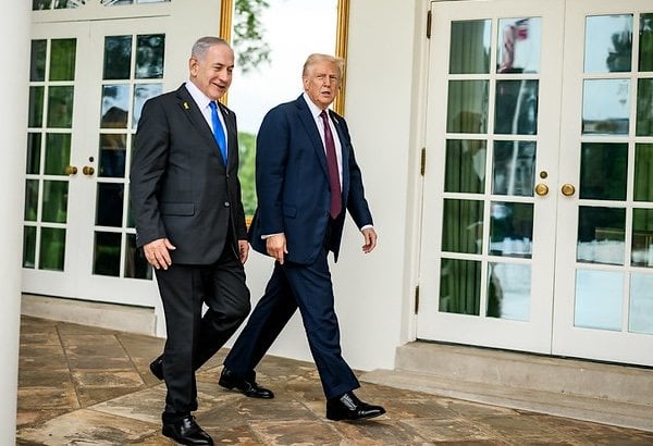 President Donald Trump walks along the West Colonnade with Israeli Prime Minister Benjamin Netanyahu, Monday, Sept. 29, 2025, on their way to a joint press conference to announce the U.S. peace plan for Gaza. (Official White House photo by Daniel Torok)