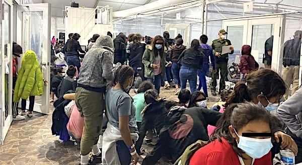 BORDER INSECURITY 95,000 illegal immigrants released into U.S. with no court date Unauthorized migrants exploded under Biden's administration 100 Percent Fedup https://100percentfedup.com/chaos-at-the-border-95000-illegal-immigrants-released-in-to-the-us-with-no-court-date/