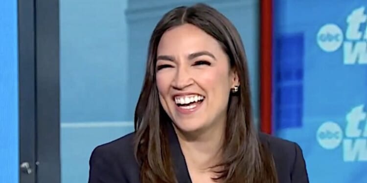 Watch Larry Kudlow demolish AOC’s attempt to distance herself from her own ‘nonsense’ * WorldNetDaily * by Joe Kovacs